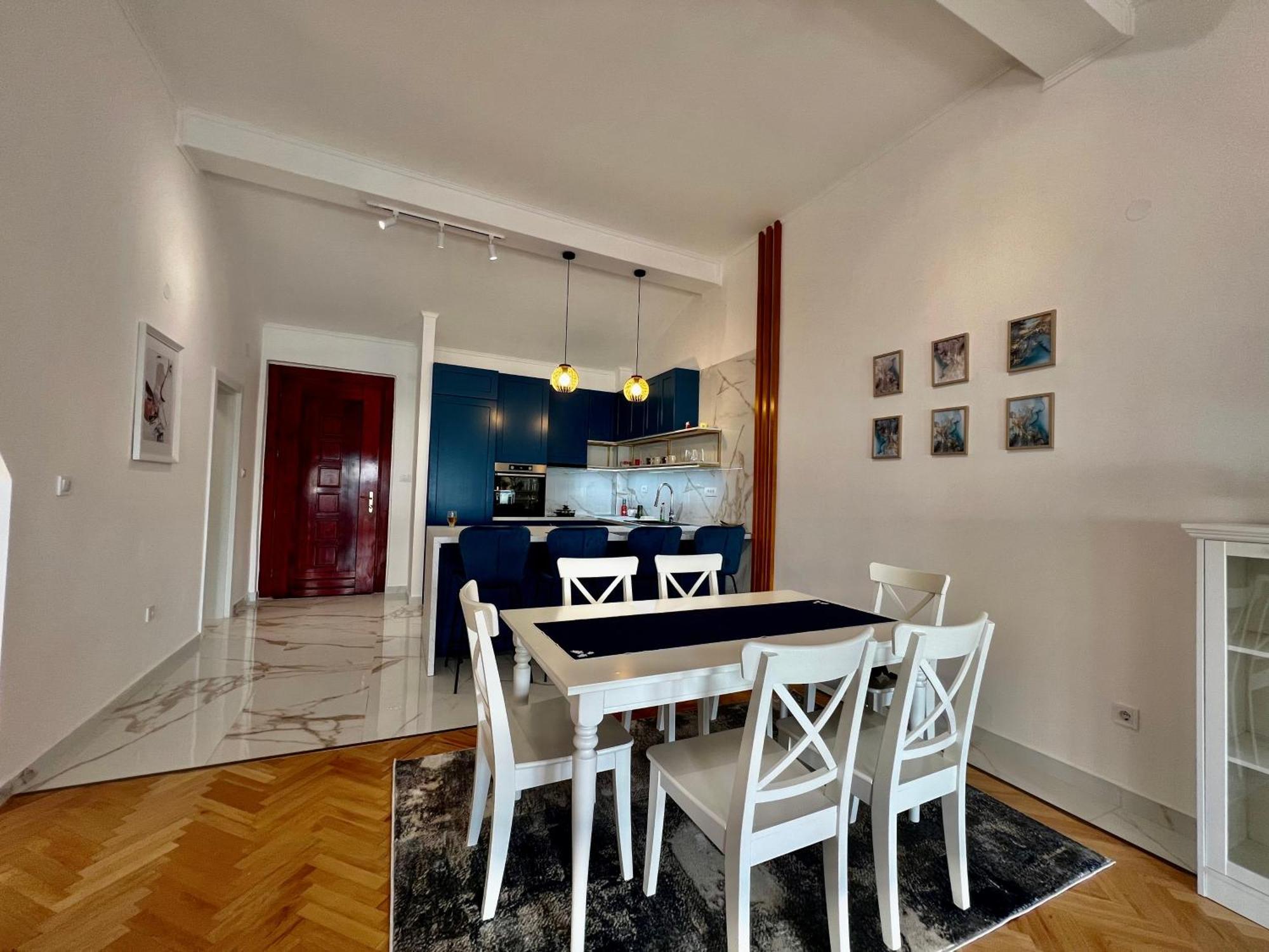 Aleksandr First Line Sea View Apartman *