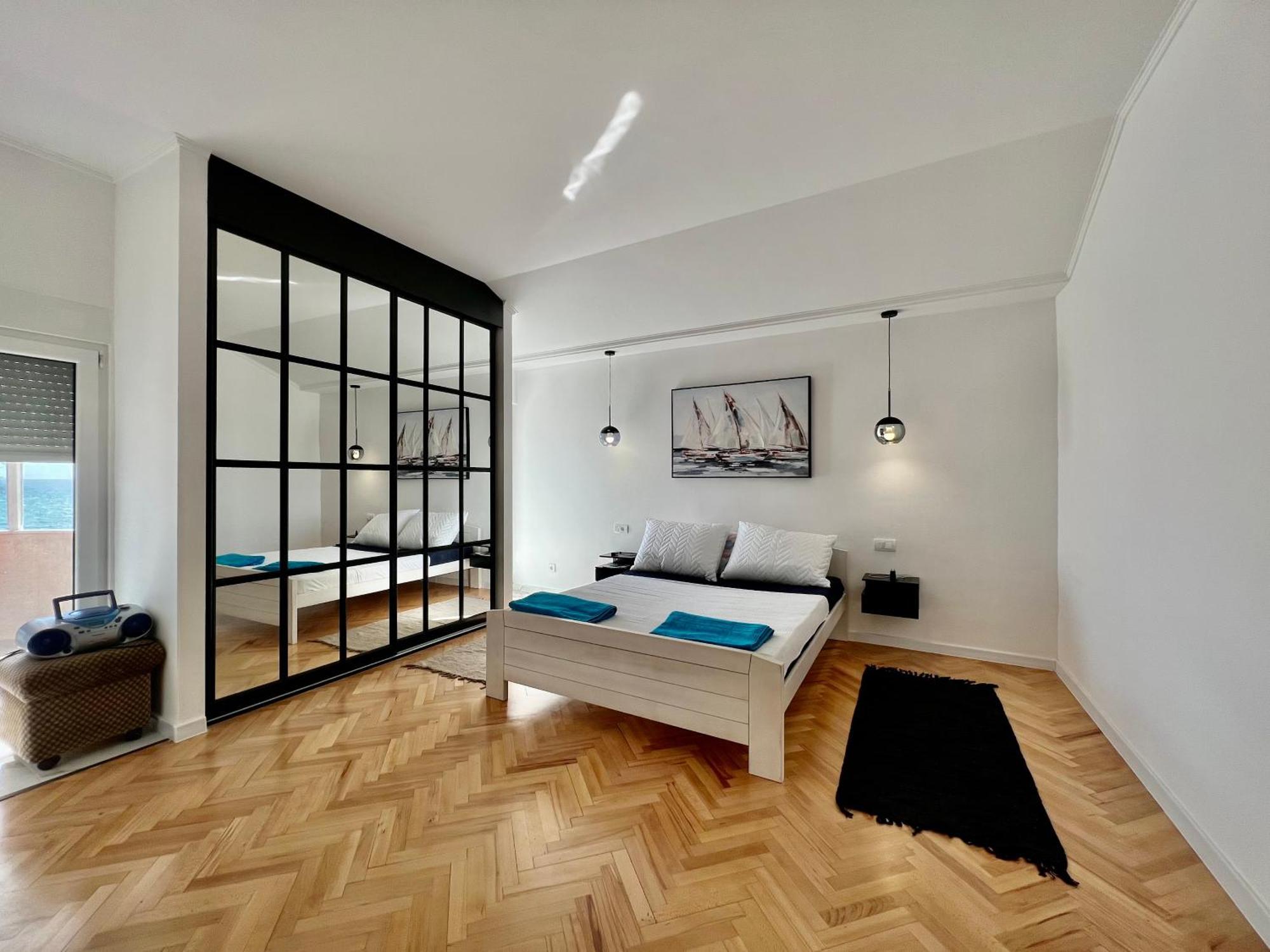 Aleksandr First Line Sea View Apartment *
